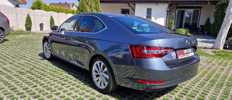 Skoda Superb cena 109900 przebieg: 74500, rok produkcji 2018 z Kępno małe 352